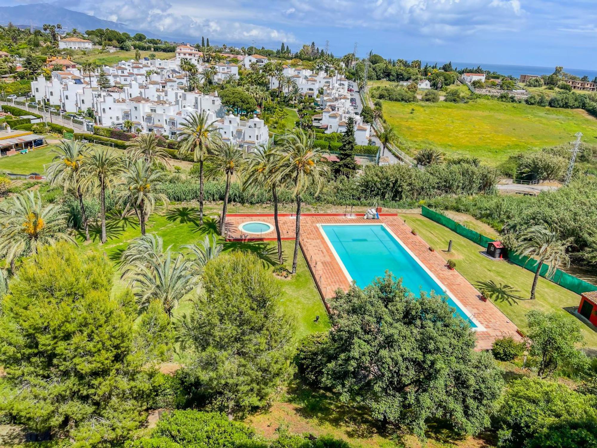 Modern Apartment With Terrace - 2 Min From The Beach Estepona Ngoại thất bức ảnh